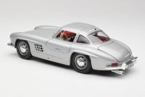 Mercedes 300 SL W198 Gullwing Silver Grey Bburago 1:18 3513 Diecast — photo 7 of 8