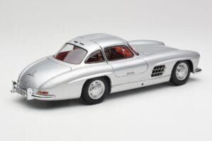 Mercedes 300 SL W198 Gullwing Silver Metallic Minichamps 1:18 B66040379 Diecast — photo 3 of 8