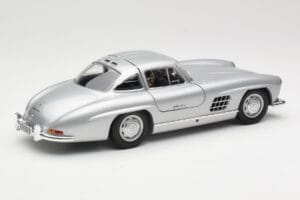 Mercedes 300 SL W198 Gullwing Silver Minichamps 1:18 110037210 Diecast — photo 3 of 8