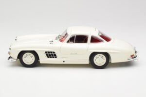 Mercedes 300 SL W198 White Minichamps 1:18 180039006 Diecast — photo 4 of 8