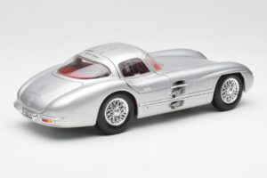 Mercedes 300 SLR Uhlenhaut Coupe Silver Maisto 1:18 536898 Diecast — photo 3 of 8