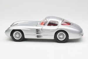 Mercedes 300 SLR Uhlenhaut Coupe Silver Maisto 1:18 536898 Diecast — photo 4 of 8