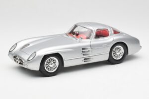 Mercedes 300 SLR Uhlenhaut Coupe Silver Maisto 1:18 536898 Diecast