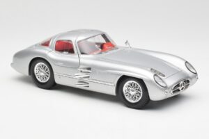 Mercedes 300 SLR Uhlenhaut Coupe Silver Maisto 1:18 536898 Diecast — photo 6 of 8