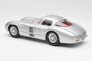 Mercedes 300 SLR Uhlenhaut Coupe Silver Maisto 1:18 536898 Diecast — photo 7 of 8