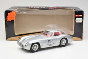 Mercedes 300 SLR Uhlenhaut Coupe Silver Maisto 1:18 536898 Diecast — photo 8 of 8