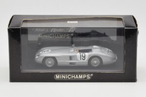 Mercedes 300 SLR #19 J.M. Fangio / S. Moss 24 Hours of Le Mans 1955 Minichamps 1:43 B66040253 Diecast — photo 4 of 4