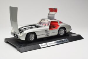 Mercedes 300 SLR Silver Revell 1:12 08851 Diecast — photo 2 of 8