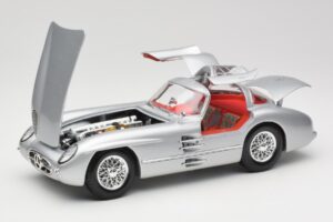 Mercedes 300 SLR Uhlenhaut Coupe Silver Maisto 1:18 36898 Diecast — photo 2 of 8