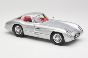 Mercedes 300 SLR Uhlenhaut Coupe Silver Maisto 1:18 36898 Diecast — photo 6 of 8