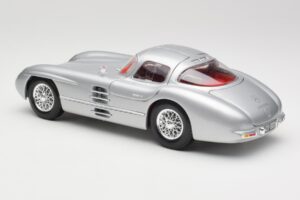 Mercedes 300 SLR Uhlenhaut Coupe Silver Maisto 1:18 36898 Diecast — photo 7 of 8