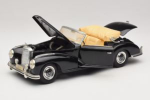 Mercedes 300S Black Maisto 1:18 52116-P1 Diecast — photo 2 of 8