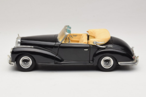 Mercedes 300S Black Maisto 1:18 52116-P1 Diecast — photo 4 of 8
