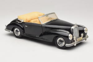 Mercedes 300S Black Maisto 1:18 52116-P1 Diecast — photo 6 of 8