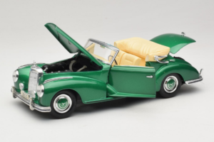 Mercedes 300S Cabriolet Green Metallic Maisto 1:18 52116 Diecast — photo 2 of 7