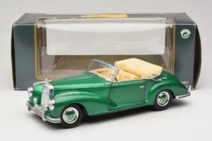 Mercedes 300S Cabriolet Green Metallic Maisto 1:18 52116 Diecast — photo 7 of 7