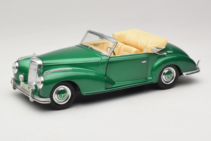 Mercedes 300S Cabriolet Green Metallic Maisto 1:18 52116 Diecast