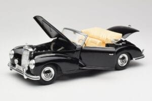 Mercedes 300SC W188 Obsidian Black Maisto 1:18 806B Diecast — photo 2 of 8