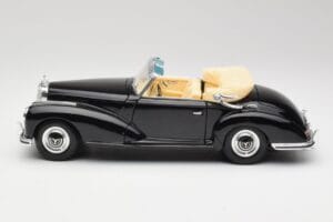 Mercedes 300SC W188 Obsidian Black Maisto 1:18 806B Diecast — photo 4 of 8