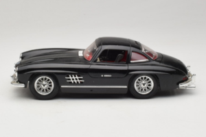 Mercedes 300SL Black Bburago 1:18 3015-M3 Diecast — photo 4 of 8