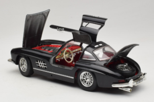 Mercedes 300SL Black Bburago 1:18 3015-M3 Diecast — photo 5 of 8