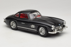Mercedes 300SL Black Bburago 1:18 3015-M3 Diecast — photo 6 of 8