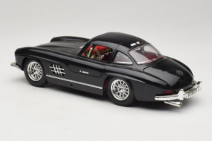 Mercedes 300SL Black Bburago 1:18 3015-M3 Diecast — photo 7 of 8