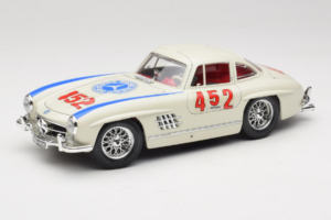 Mercedes 300SL #452 Mille Miglia 1955 White Bburago 1:18 3015-M2 Diecast