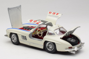 Mercedes 300SL #452 Mille Miglia 1955 White Bburago 1:18 3015-M2 Diecast — photo 5 of 8