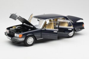 Mercedes 450 SEL 6.9 W116 Dark Blue Revell 1:18 8956 Diecast — photo 2 of 8