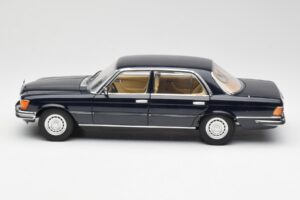 Mercedes 450 SEL 6.9 W116 Dark Blue Revell 1:18 8956 Diecast — photo 4 of 8
