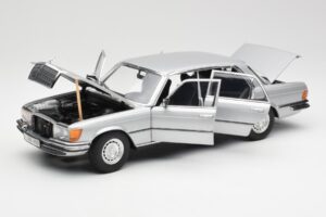 Mercedes 450 SEL 6.9 W116 Silver Revell 1:18 8955 Diecast — photo 2 of 8