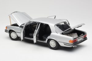 Mercedes 450 SEL 6.9 W116 Silver Revell 1:18 8955 Diecast — photo 5 of 8