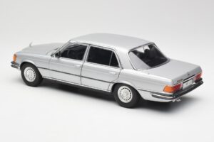 Mercedes 450 SEL 6.9 W116 Silver Revell 1:18 8955 Diecast — photo 7 of 8