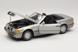 Mercedes SL 500 R129 Silver Revell 1:18 8801-P1 Diecast — photo 2 of 8