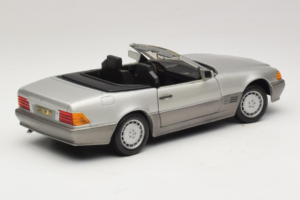 Mercedes SL 500 R129 Silver Revell 1:18 8801-P1 Diecast — photo 3 of 8