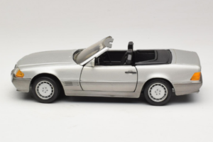 Mercedes SL 500 R129 Silver Revell 1:18 8801-P1 Diecast — photo 4 of 8