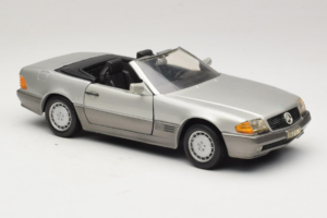 Mercedes SL 500 R129 Silver Revell 1:18 8801-P1 Diecast — photo 6 of 8