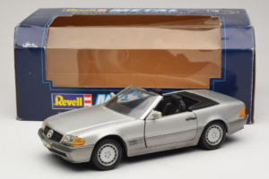 Mercedes SL 500 R129 Silver Revell 1:18 8801-P1 Diecast — photo 8 of 8