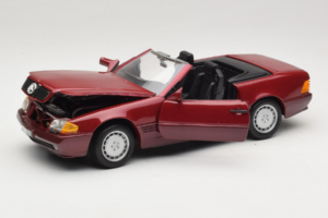 Mercedes 500 SL R129 Dark Red Revell 1:18 8801 Diecast — photo 2 of 8