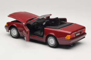 Mercedes 500 SL R129 Dark Red Revell 1:18 8801 Diecast — photo 5 of 8