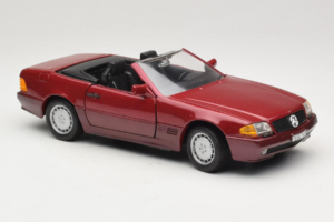 Mercedes 500 SL R129 Dark Red Revell 1:18 8801 Diecast — photo 6 of 8