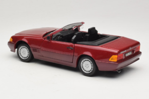 Mercedes 500 SL R129 Dark Red Revell 1:18 8801 Diecast — photo 7 of 8