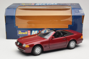 Mercedes 500 SL R129 Dark Red Revell 1:18 8801 Diecast — photo 8 of 8