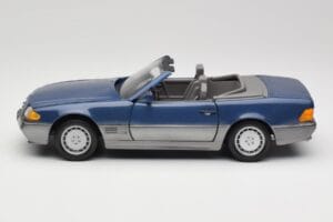 Mercedes SL 500 R129 Nautic Blue Metallic Revell 1:18 8081 Diecast — photo 4 of 8