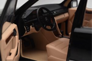 Mercedes 500E W124 Black Limited Edition Norev 1:18 183949 Diecast — photo 11 of 12