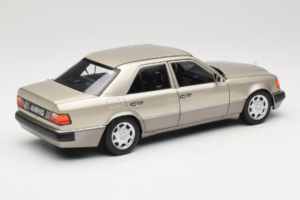 Mercedes 500E W124 Smoke Silver Dealer Edition Norev 1:18 B66040724 Diecast — photo 3 of 8