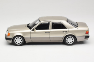 Mercedes 500E W124 Smoke Silver Dealer Edition Norev 1:18 B66040724 Diecast — photo 4 of 8