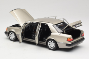 Mercedes 500E W124 Smoke Silver Dealer Edition Norev 1:18 B66040724 Diecast — photo 5 of 8