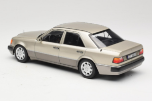 Mercedes 500E W124 Smoke Silver Dealer Edition Norev 1:18 B66040724 Diecast — photo 7 of 8